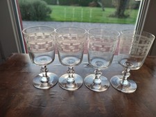 4 VERRES A PIED ANCIENS GRAVES