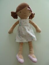 E8 - DOUDOU OKAIDI OBAIBI POUPEE MARRON BLANC ROBE  FLEUR CHAUSSURE ROSE ETNEUF*