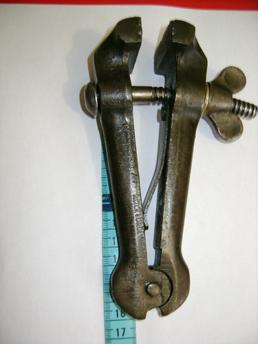 Outil ancien bourrelier etau - outil,