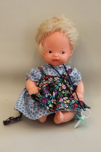 Petite poupée ancienne - petite,