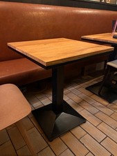 tables en chêne professionnel, 60x60, pied réglable métallique noir