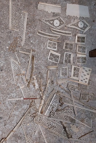 Lot plaques sculptées - lot,