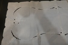 Grand napperon rectangulaire brodé