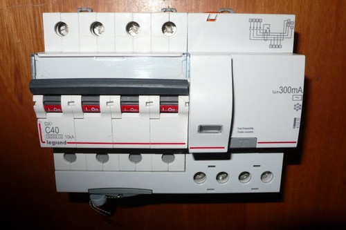 Disjoncteur differentiel 4pole - disjoncteur,