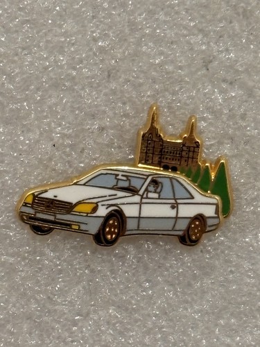 Pin double moule mercedes - pin's,