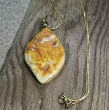 Pendentif ambre blanc carré