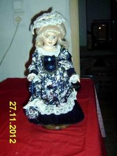 POUPEE de collection –tête et mains porcelaine Coiffure blonde