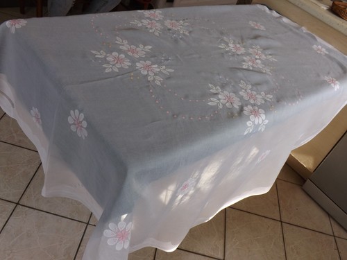 Service brodé nappe - service, ronde