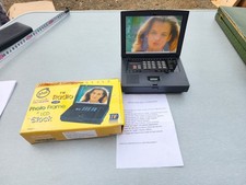 Gadget rétro Notebook Computer Style radio FM, réveil, calculatrice vintage