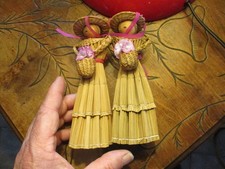 1 Petite Fille en robe Paille