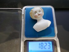 petit buste de poupée porcelaine peinte N° 8,19ème,début 20ème H 38mm,P 18,23g