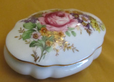 Jolie bonbonnière porcelaine