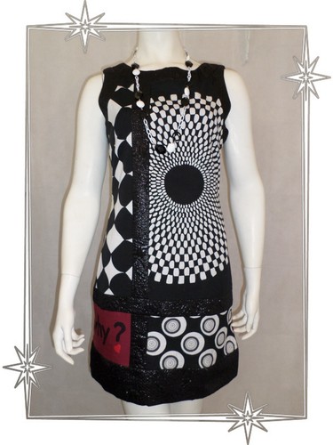 Robe droite noire blanche - +,