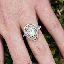 Bague de fiançailles halo