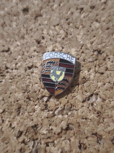 Pin porsche stuttgart auto - pin's,