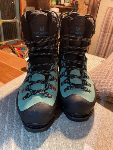 Chaussure alpinisme - chaussure,