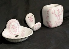 Trio d'éléments de Salle de Bain en Porcelaine de Paris, Décor Floral Rose