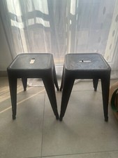 Duo tabourets militaires gris/noir, style industriel, probablement marque Tolix