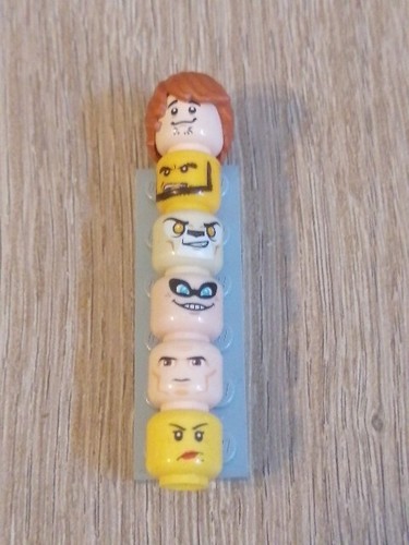 Lot pièces lego tête - pièces,