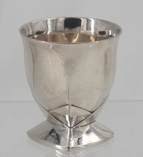 Sue et Mare pour Christofle, Gallia, coquetier Art Déco en métal argenté.