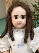 Jolie Jumeau Bouche Fermée
