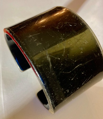 Bracelet manchette signé - ,