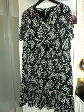 Robe BLANCHE PORTE Taille 48 neuve