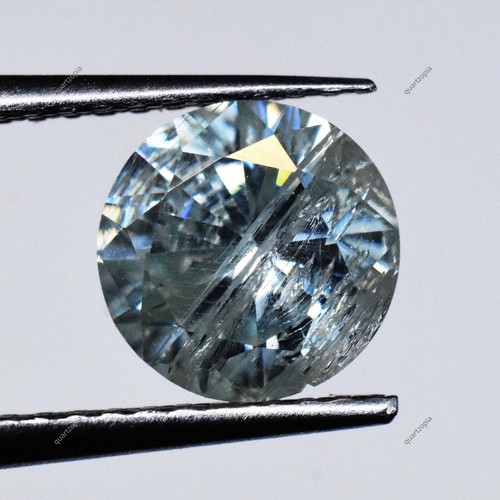 Moissanite naturelle verte