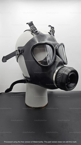 Rubber gas mask with - gas,