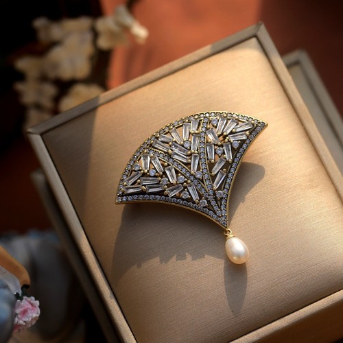 Broche doré dentelle eventail - dentelle,