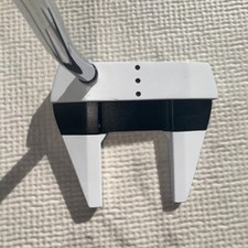 Putter droitier blanc Odyssey Versa 7 33 pouces acier C9 516 g avec HC