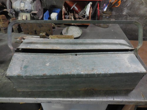 Ancienne caisse outil fer - ancienne,