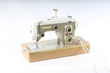 Vieux Machine à Coudre Dans