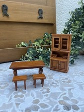 Ensemble de Meubles Miniatures pour Maison de Poupée Table Tabourets Buffet