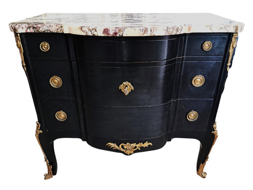 Commode galbée ancienne