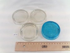 4 anciens dessous de pied de table  Ø int. 60 mm en verre blanc et bleu (DF16)