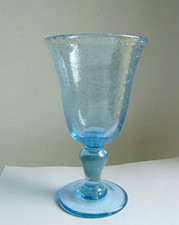Verre / Coupe en verre bleu bullé BIOT ( 17,5 cm de haut )