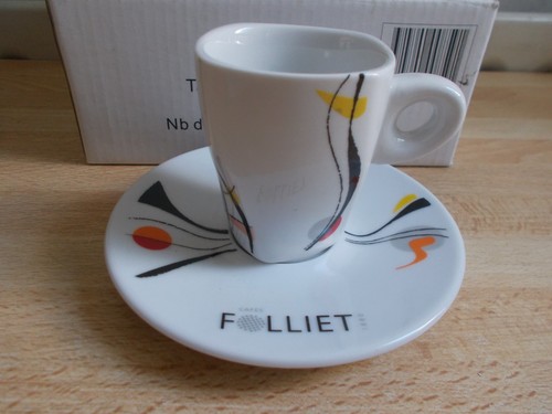 Tasses sous à - tasses,