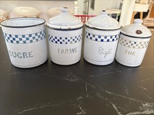 SERIE DE 4 POTS DE CUISINE ANCIENS ÉMAILLÉS MOTIF DAMIER LUSTUCRU - 1920-1930