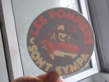 Autocollant LES POMPIERS SONT SYMPA