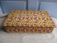 ANCIENNE BOITE A COUTURE EN TISSU DECOR DE FLEURS SHABBY