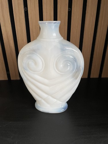 Vase art déco opalescent