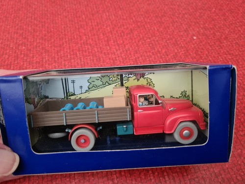 Camion rouge 1933 du - rouge,