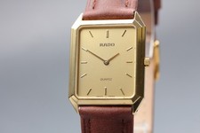 Montre à quartz carrée pour