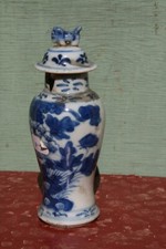 ancien petit pot couvert en céramique de chine..
