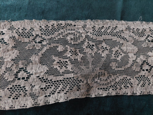 Dentelle ancienne soie largeur