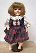 Poupée d'artiste poupée en