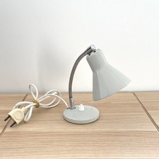 Lampe de chevet gris et acier chromé. Années 60.