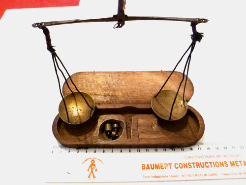 Ancienne balance - ancienne,