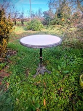 Table de bistrot / pied en fonte / plateau blanc